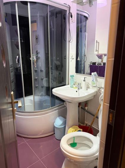 Apartament cu 2 camere semidecomandat în Podu Roș