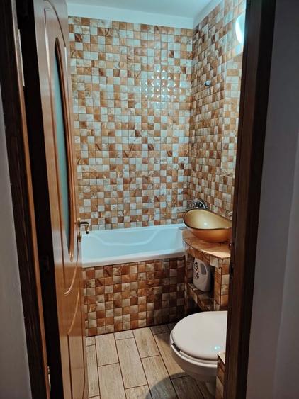 Inchiriez apartament 3 camere - 4