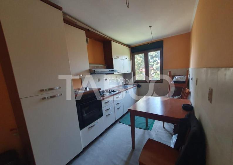 Apartament semidecomandat 2 camere etaj 2 zona 13 Decembrie