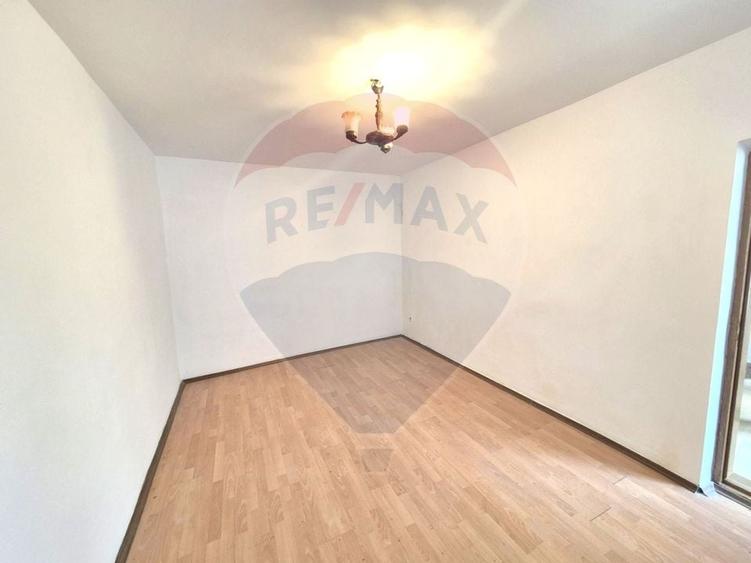 Casa de vanzare pretabila locuinta sau afacere | 13 Septembrie - 2