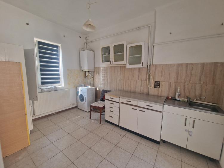 Trocadero - Casa 6 camere constructie caramida, deschidere la doua strazi - 7