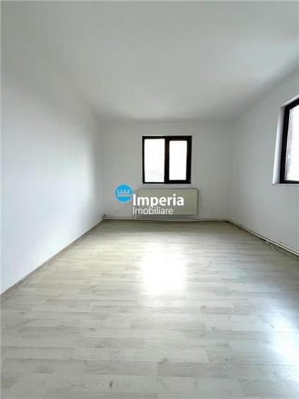 Casa 8 camere, 3 bai, canalizare, 300 teren Tineretului  Lunca Cetatuii - 9