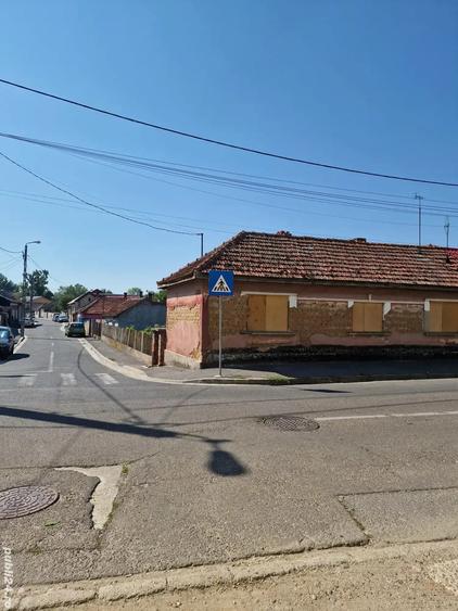 casa si teren de vanzare - 1