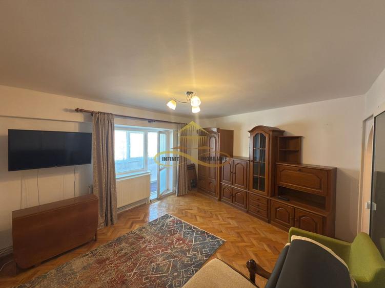 Garsoniera de vanzare langa parcul catedralei Bacau - 1