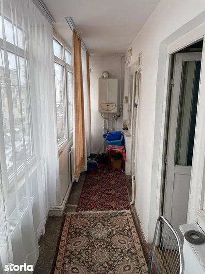 De vanzare apartament 4 camere, strada Carpati, central - 11