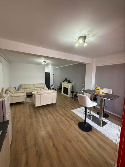 Apartament cu 3 camere în Cetate