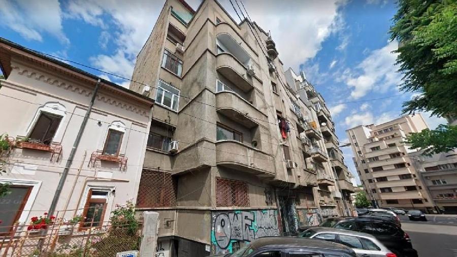 Strada Armeneasca, Apartament cu 4 camere - 77 mp - etaj 2/4, Liber- CLASA - 4