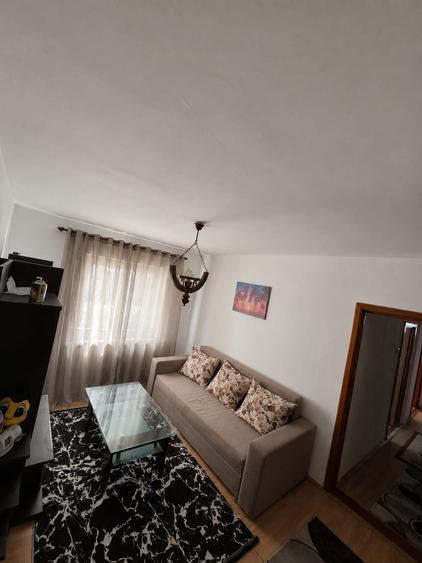 Vand apartament 3 camere,. decomandat ,foarte spatios - 5