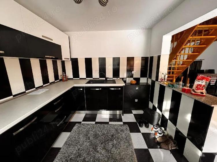 Vand Casa cu Bucatarie anexa , sura mare , teren - 5