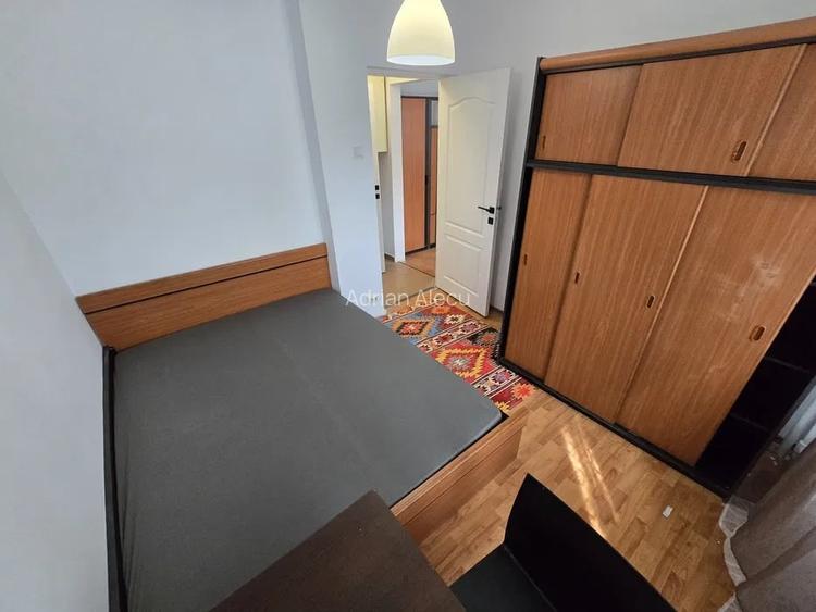 Apartament 3 camere, semidecomandat, 50 mp, ac, metrou aproape, Drumul Taberei Apartament 3 camere, semidecomandat, 50 mp, ac, metrou aproape, Drumul Taberei