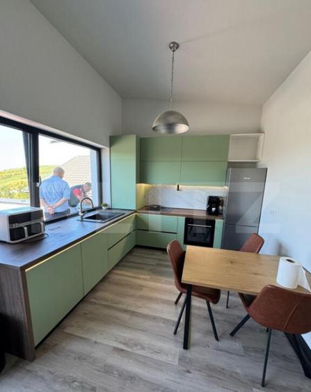 Apartament cu 3 camere, prima inchiriere, 80 mp, parcare, te - 2