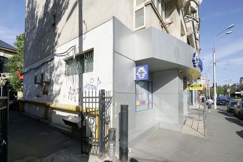 Spatiul comercial 100 mpu str.Sf Vineri colt cu B-dul Corneliu Coposu - 12