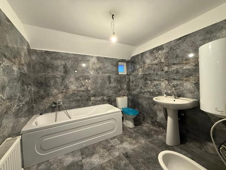 Casa P+M, 375 MP teren, 114,78 MP utili, comuna Malu Mare, zona Damila - 10