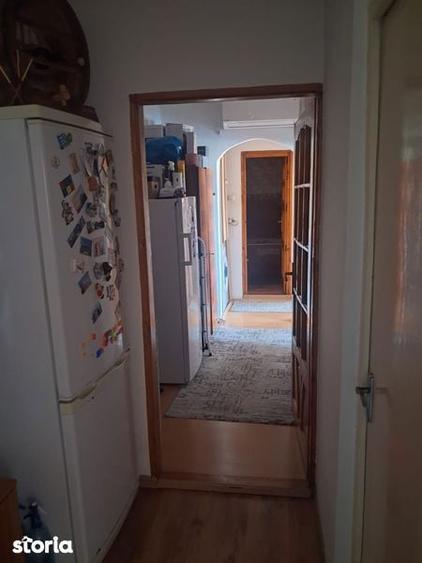 Apartament de vanzare - 3 camere - 4