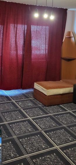 Garsoniera spatioasa- Str Carpatilor- intrare Racadau - 2