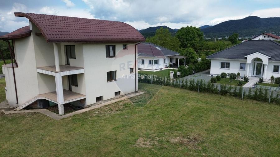 OFERTA!!Vila deosebita de vanzare in Sasar cu teren 1200 mp!