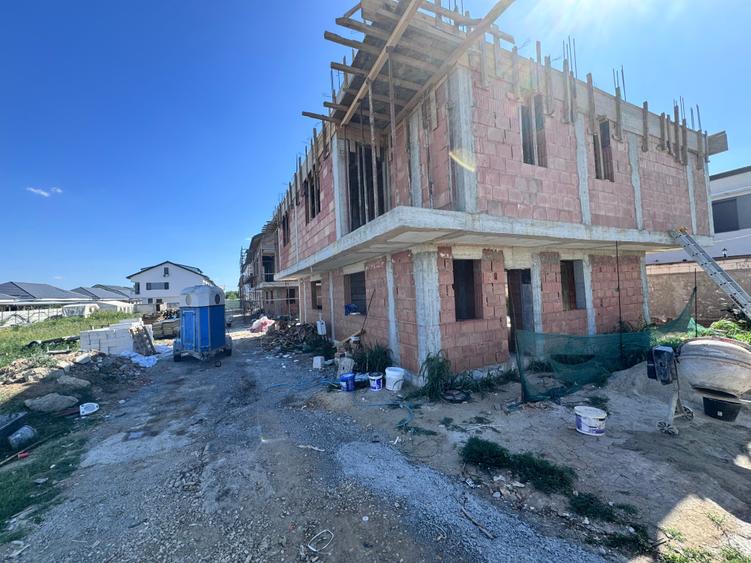 Complex nou 4 case P+1+M.5 cam.Util 175mp.Teren 253mp - 6