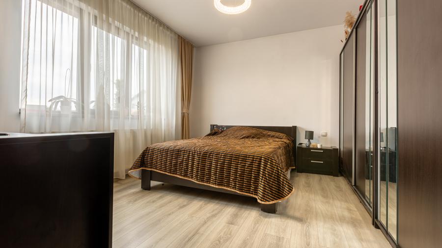 DE VANZARE - casă de familie deosebită în Sânpetru – teren de 1644 mp - 4