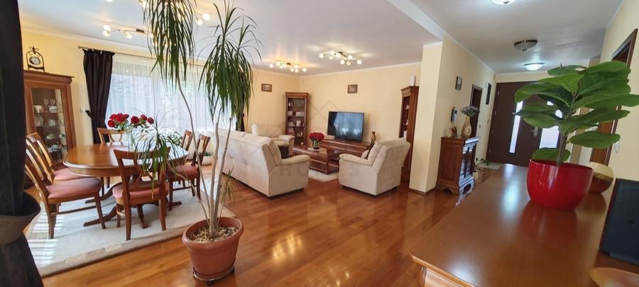 Casa mare. Posibil si clinica, camin batrani, invatamant, sediu firma. - 2