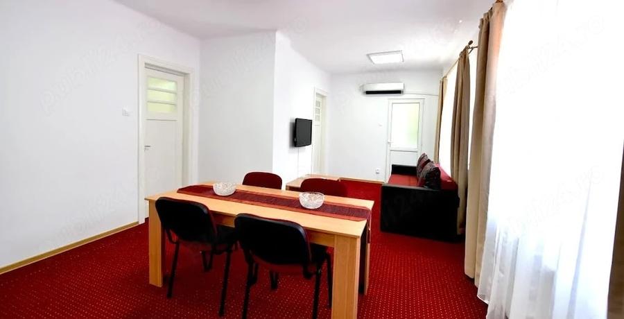 Apartament cu 3 camere semidecomandat, mobilat în Colentina
