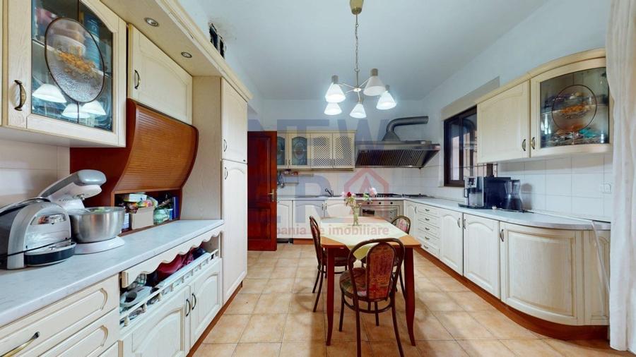 De vanzare vila eleganta P+1 si constructii anexe Petresti-Corbeanca - 5