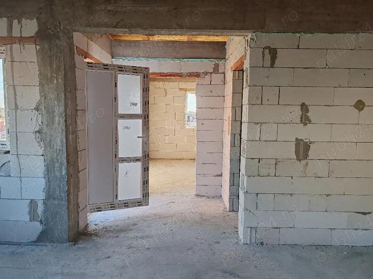 casu?a mica de vanzare la rosu - 4