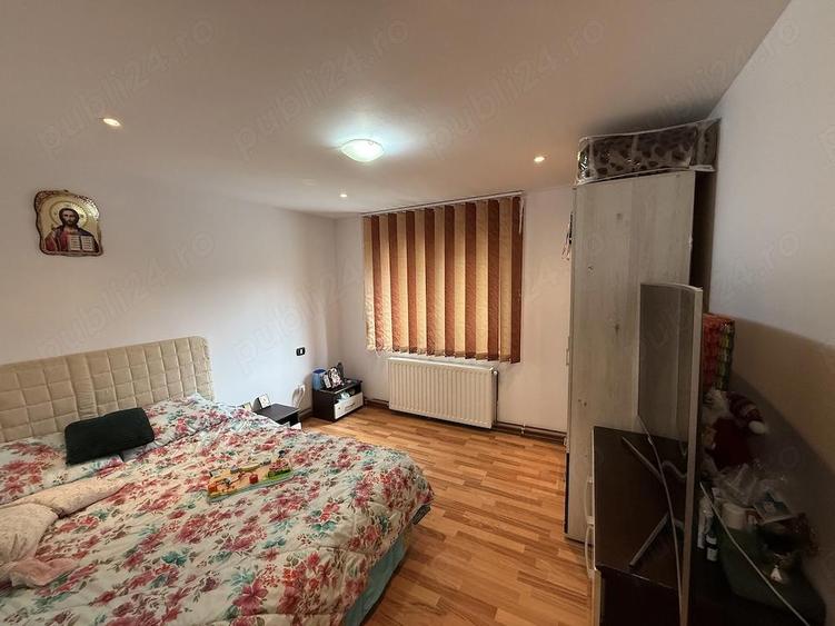 Vand apartament in caransebes etaj 1 - 4