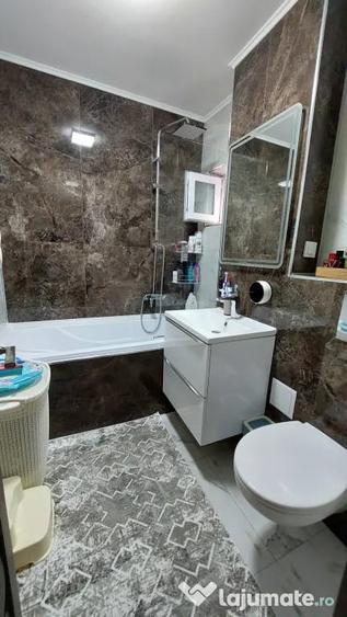 Apartament 3 camere, Vedere panoramica spre Mun?ii Macin si Podul peste Dunare - 8