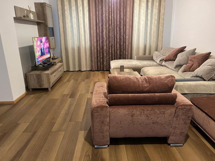 Casă cu 5 camere cu Teren 221 Mp în Obor