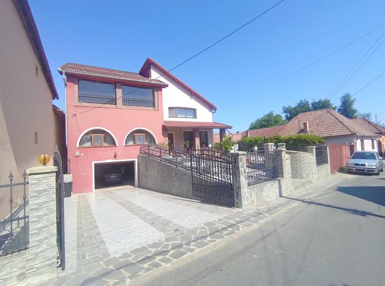 Casă individuală cu 4 camere cu Canalizare în Central