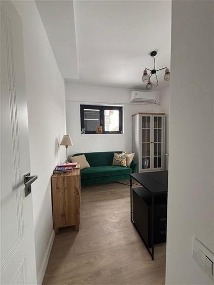 3 Camere, Eroii Revolutiei, Locuinta sau Birou, Centrala proprie, Parcare, 2 min - 4