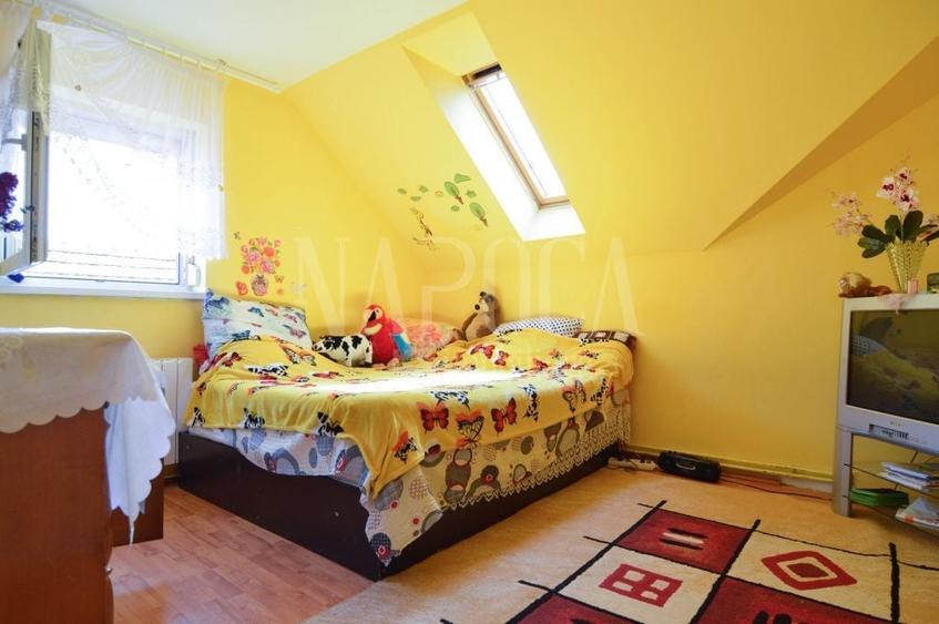 Casă individuală cu 6 camere cu Canalizare în Iris