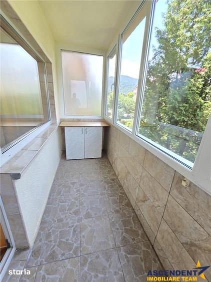 Apartament cu 3 camere decomandat, mobilat în Dârste