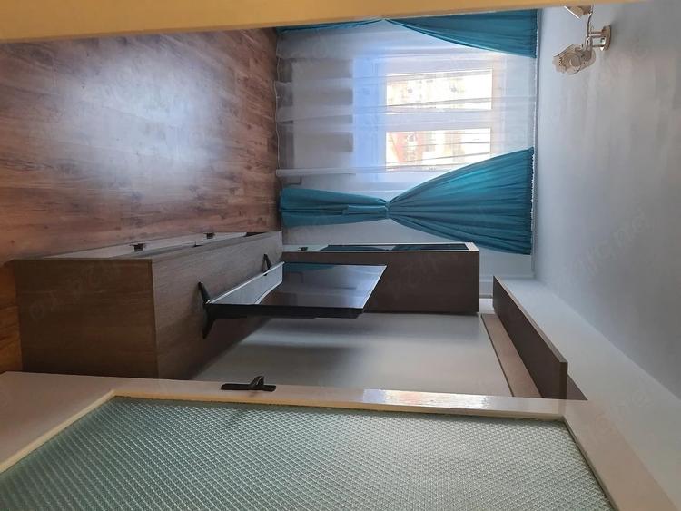 Apartament cu 3 camere semidecomandat în Autogară