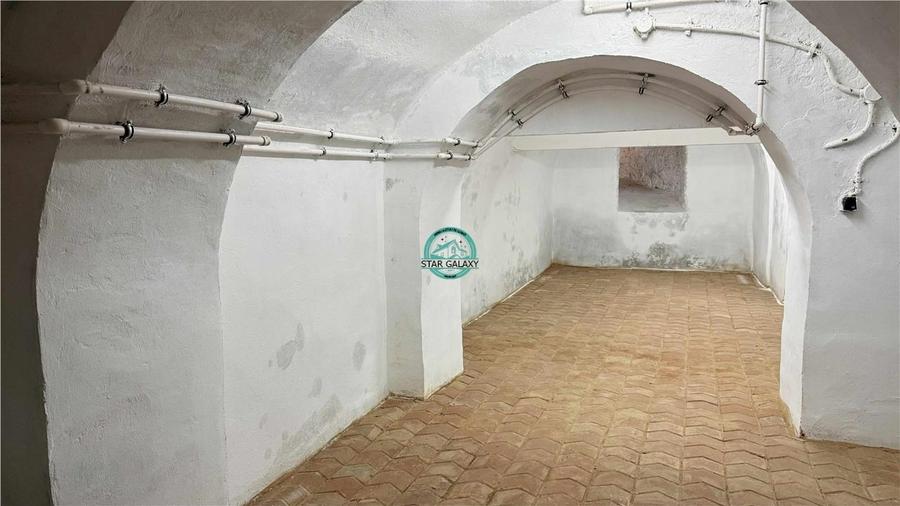 Inchiriez spatiu comercial cu vitrina stradala pe Strada Calarasilor - 8