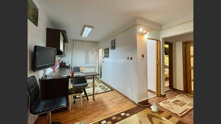 Apartament et.1 3 camere decomandat si 3 balcoane pe Timisorii