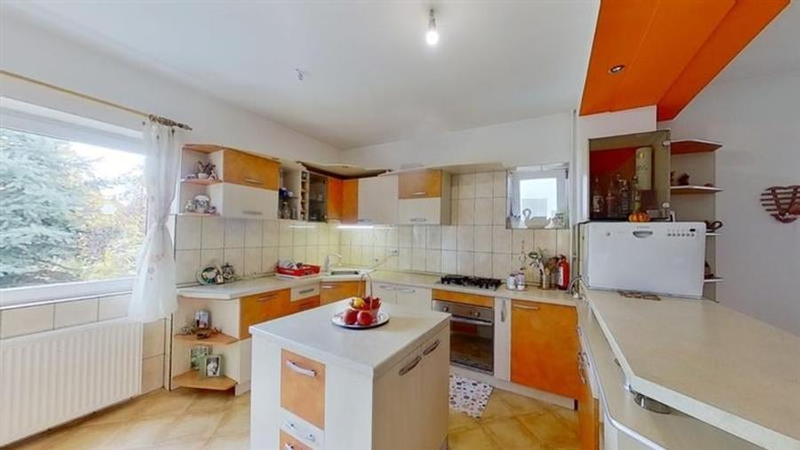 Ansamblu rezidential/ birouri/  4 niveluri si 700 mp de teren, Tractorul, Brasov - 2