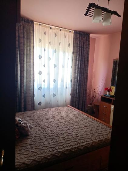3 camere decomandate , centrala pe gaze, mobilat ,zona Dacia , pozitie excelenta - 8