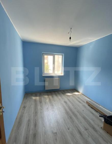 Apartament de 3 camere, 2 bai si balcon inchis, etaj interme - 3