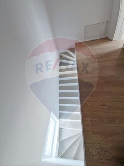 Casă / Vilă - 132,5 mp  , teren - 264 mp  / zona Cârcea - 14