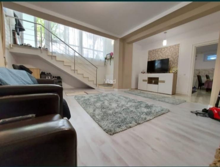 De vânzare — Casă singur în curte, 150 mp construiți + terasă, 2-3 camere,