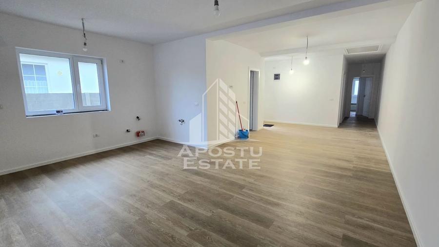 Jumatate de duplex pe parter cu 3 camere si 2 bai, Sag - 1