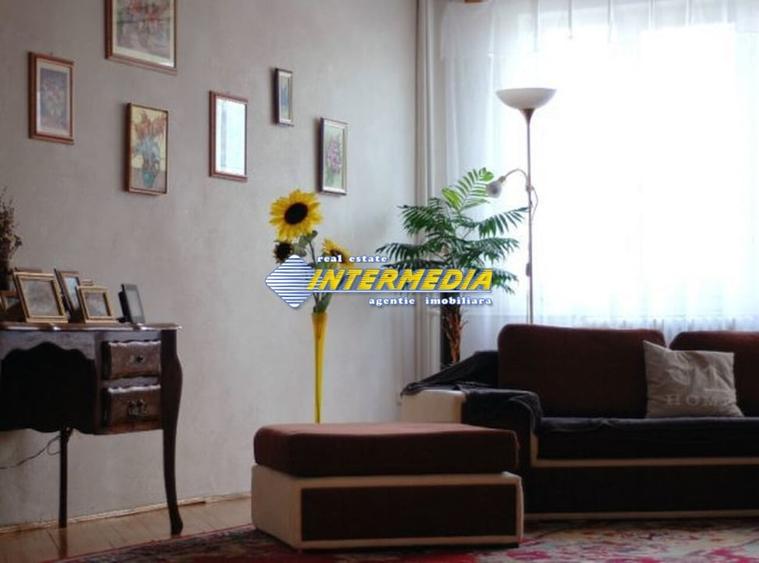 Casa superba de vanzare cu 8 camere in Alba Iulia zona Centrala - 1