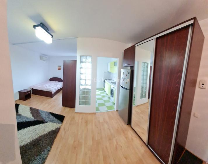 Garsoniera,parcare, Quadra 2, metrou Lujerului sau Petrache Poenaru,Politehnicii