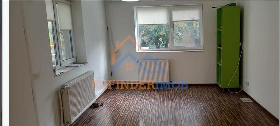 Casa P+1E+M (spatiu comercial inclus) sector 4 - 9