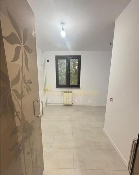 Apartament renovat cu 3 camere la Strand Berceni - Brancovea - 1