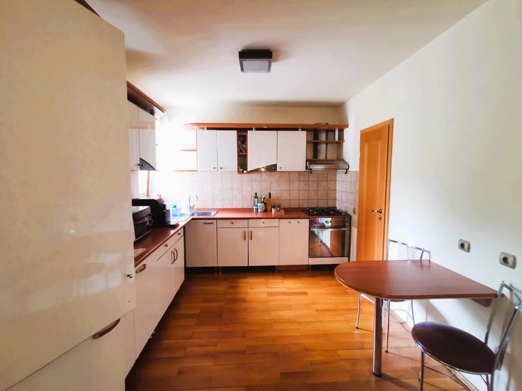 Aradului - Casa individuala 6 camere - Su:225mp - 4 locuri de parcare proprii - 7