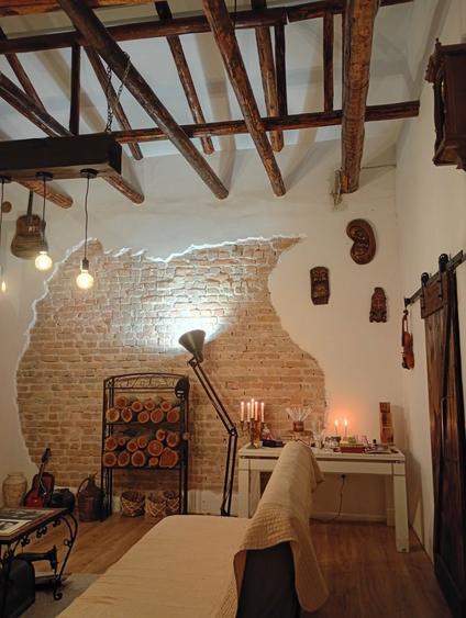 Domeniu cu doua case si curte de 2,4 hectare intravilan. - 5