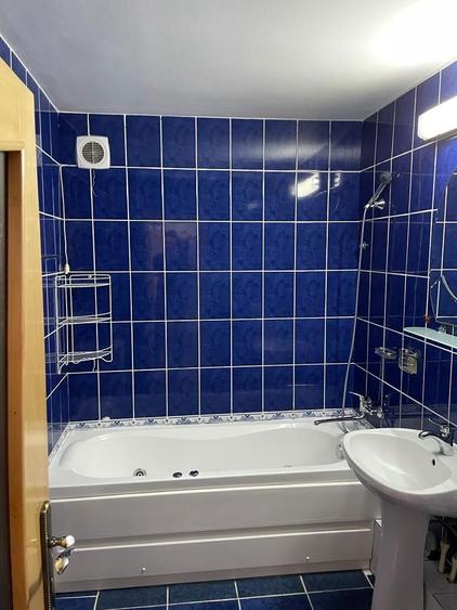 Inchiriez apartament 3 camere - 4