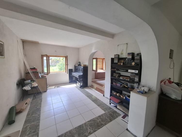 Fieni (Dambovita) Vand Casa cu 6 camere, P+Etaj+M - 1